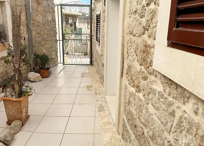 Secret House Andrea *